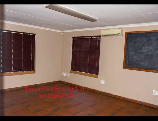 1,800M² BUILDING FOR SALE IN RUSTENBURG INDUSTRIAL